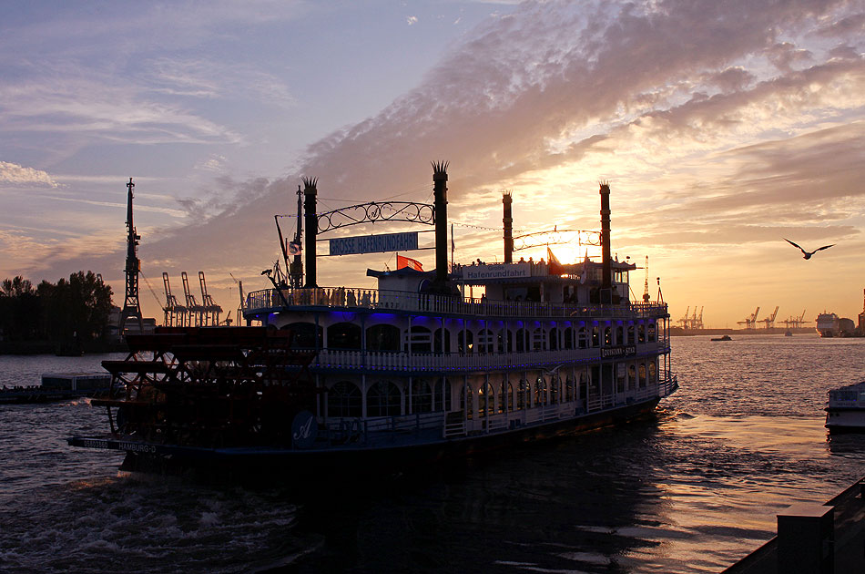 Foto Lichterfahrt mit dem Abicht Schiff von den St. Pauli Landungsbrücken