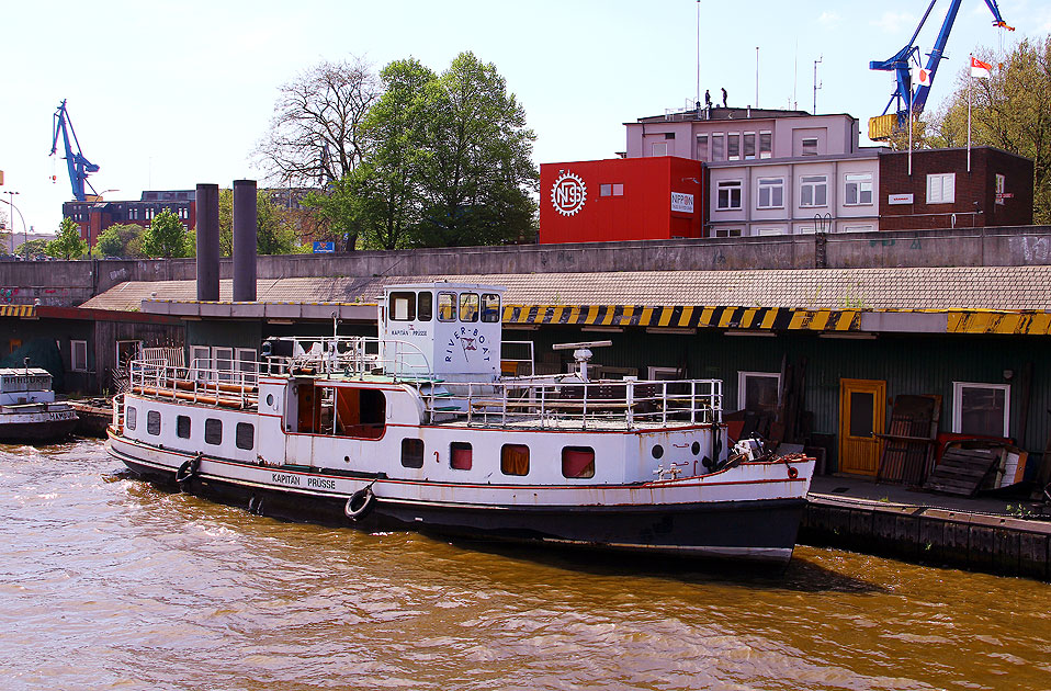 Das River Boat von Kapitän Prüsse vormals Schulau in Hamburg