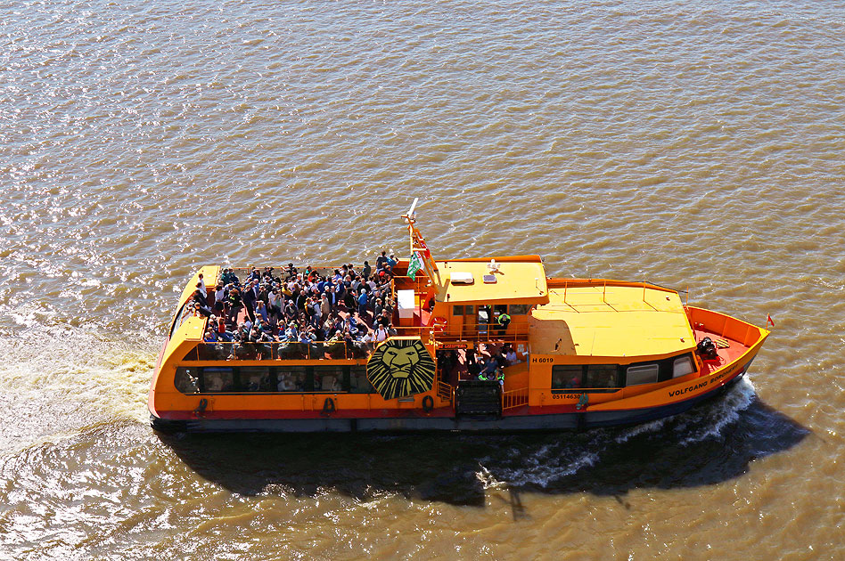 HADAG F&auml;hre Wolfgang Borchert am Anleger Dockland