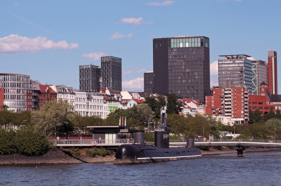 Das U-Boot 434 in Hamburg am Fischmarkt