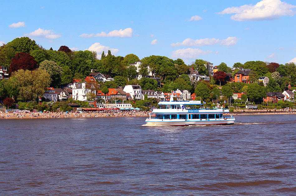 Das Abicht Schiff Hanse Star vor Övelgönne in Hamburg