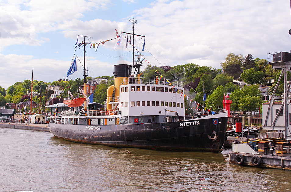Der Eisbrecher Stettin in Hamburg im Museumshafen Neumühlen / Övelgönne