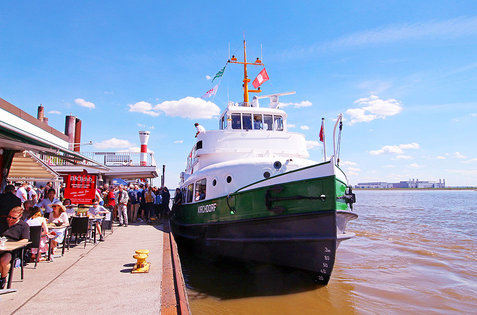 Das HADAG Schiff Kirchdorf in Blankenese