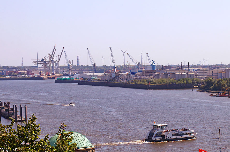 Die HADAG-Fähre Hafencity