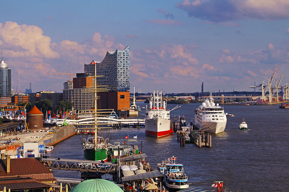Die Cruise Days in Hamburg mit Kreuzfahrtschiff