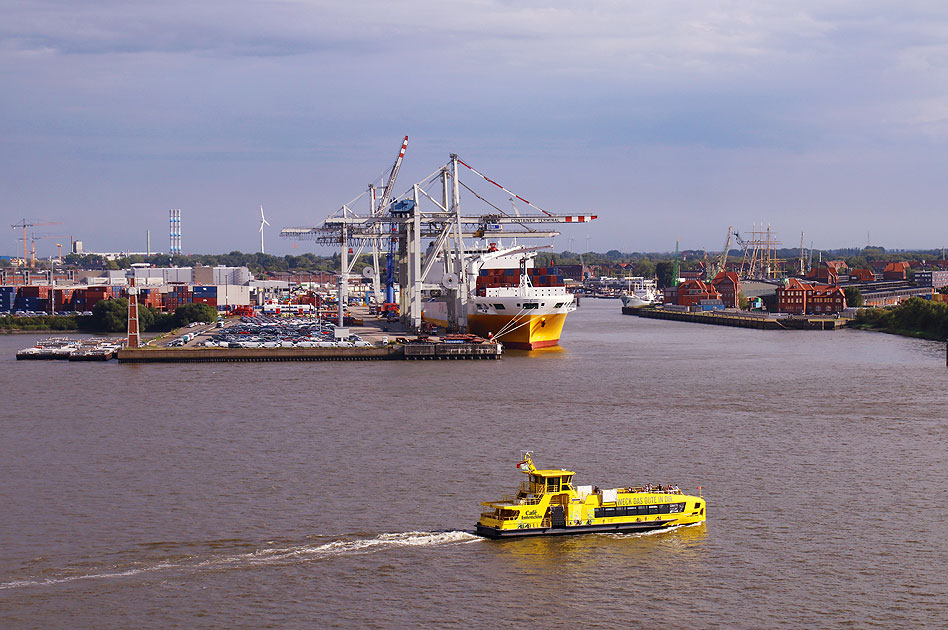 Die HADAG-F&auml;hre Grasbrook als Linie 72