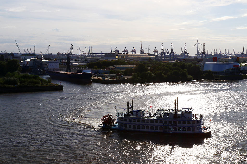 Das Abicht Schiff Louisiana Star auf der Elbe in Hamburg