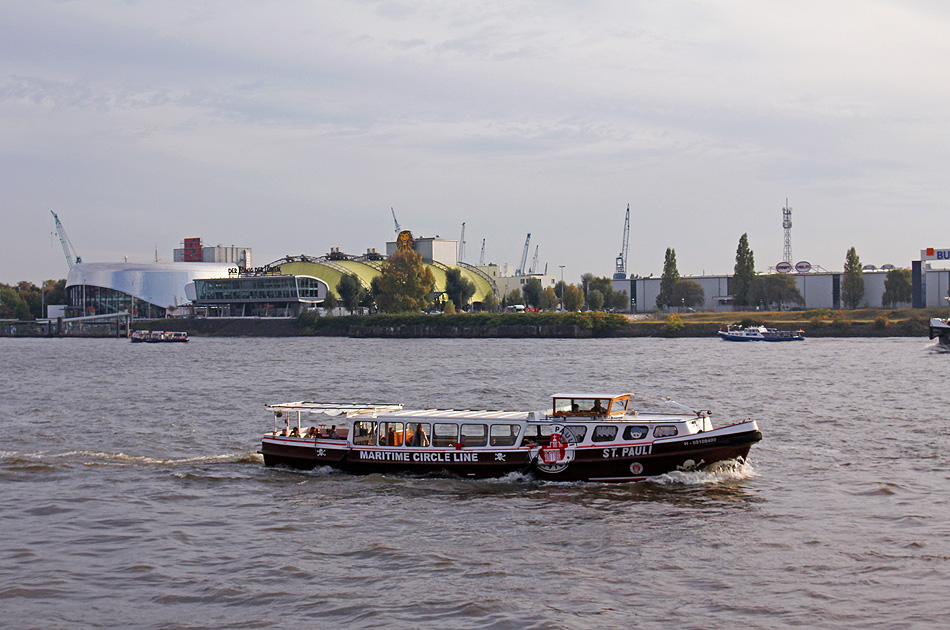 Die Barkasse St. Pauli der Martitime Circle Linie  in Hamburg