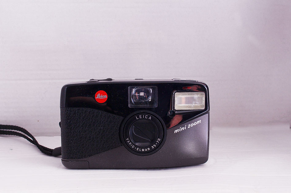 Eine Leica Mini Zoom Kompaktkamera
