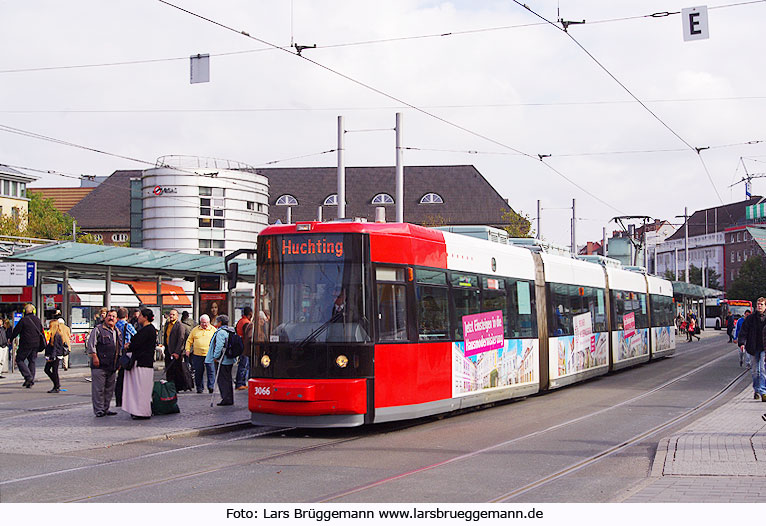 Die Straßenbahn in Bremen - Der BSAG 3066 ein GT8N - an der Haltestelle Hauptbahnhof