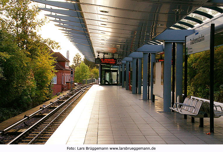Die Haltestelle Trabrennbahn der Hamburger U-Bahn