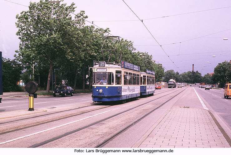 Die Straßenbahn in München am Leonrodplatz
