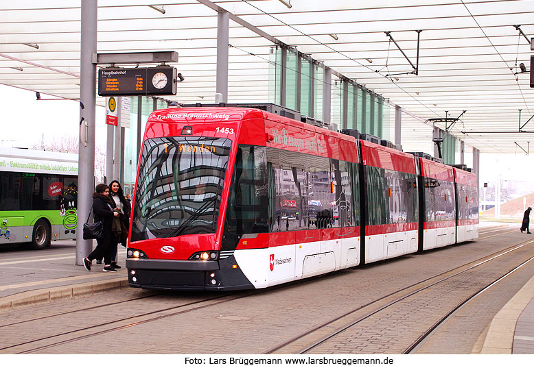 Die Straßenbahn in Braunschweig - eine Solaris Tramino vom Typ GT8S