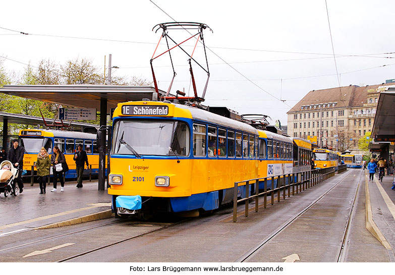 Tatra Straßenbahn T4D-M in Leipzig an der Haltestelle Hauptbahnhof
