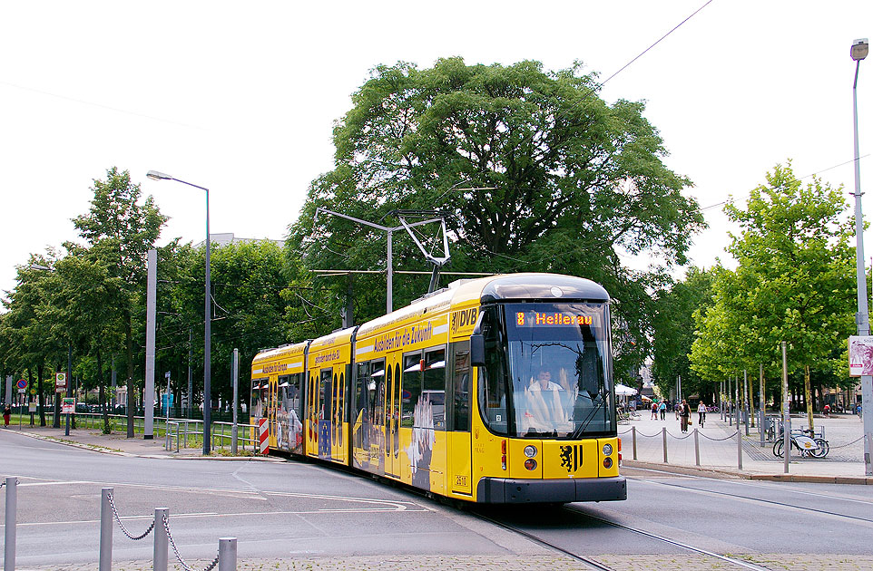 Die Straßenbahn in Dresden am Albertplatz