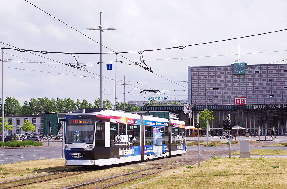 Die Straßenbahn in Braunschweig vor dem Hbf