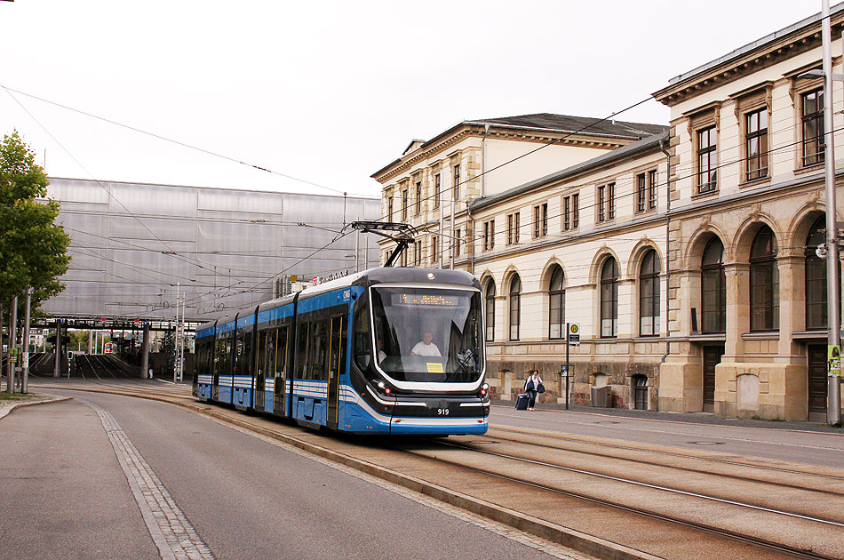 Die Straßenbahn in Chemnitz am Hauptbahnhof
