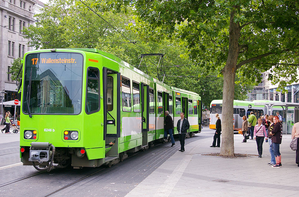 Die Straßenbahn - Stadtbahn in Hamnover von der Üstra am Hauptbahnhof