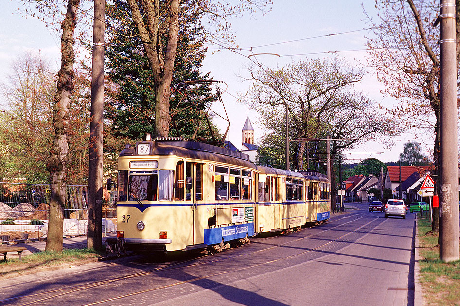 Die Woltersdorfer Straßenbahn am Thälmannplatz in Woltersdorf