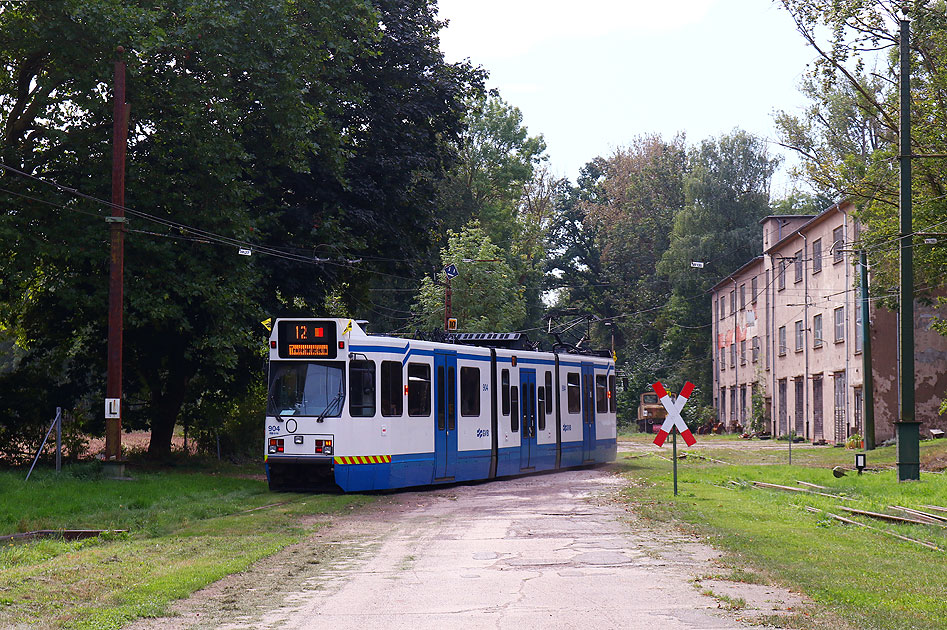 Ein Niederflurwagen im Straßenbahnmuseum Wehmingen (HSM) aus Amsterdam Wagen 904 der Baureihe 11G