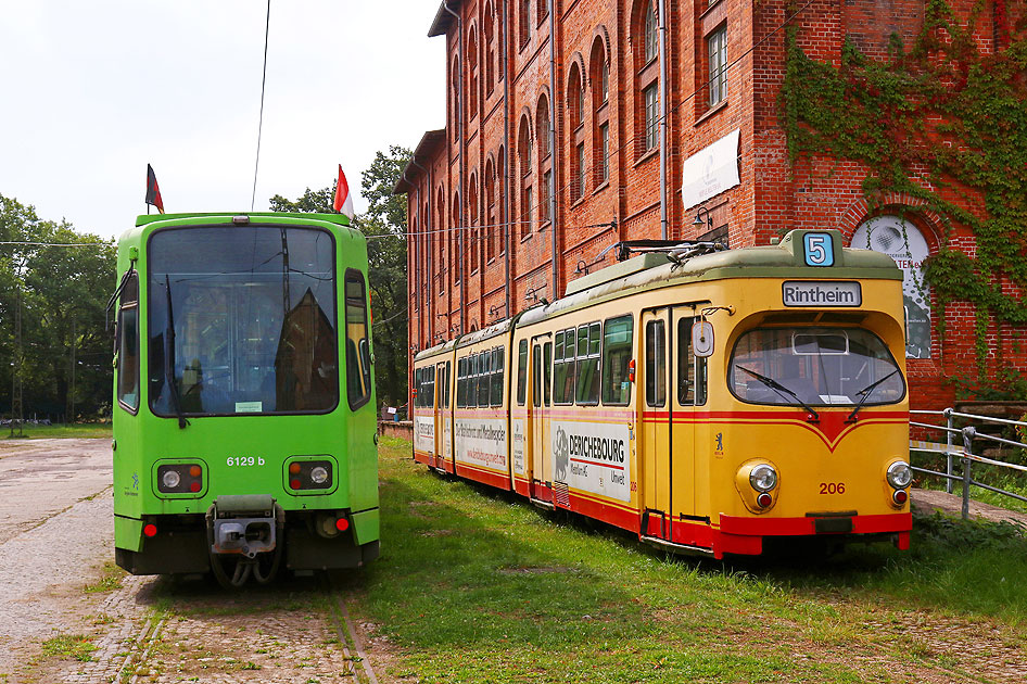 Ein Straßenbahnwagen aus Karlsruhe im Hannoverschen Straßenbahnmuseum
