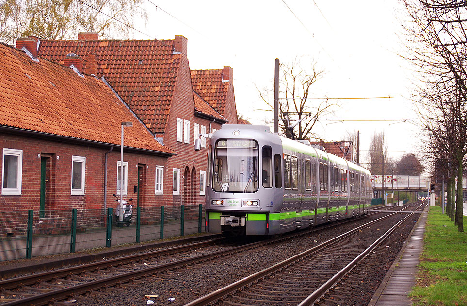 Die &Uuml;stra in Hannover an der Haltestelle Beneckeallee
