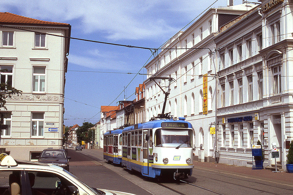 Die Stra&szlig;enbahn Schwerin - Tatra Stra&szlig;enbahn am Hbf
