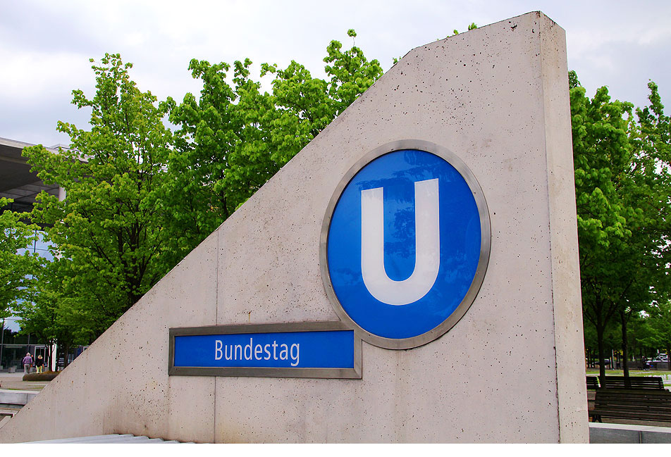 Die U-Bahn Haltestelle Bundestag in Berlin - Kanzler-U-Bahn