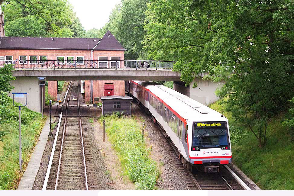 U-Bahn Ahrensburg West - Hochbahn DT4