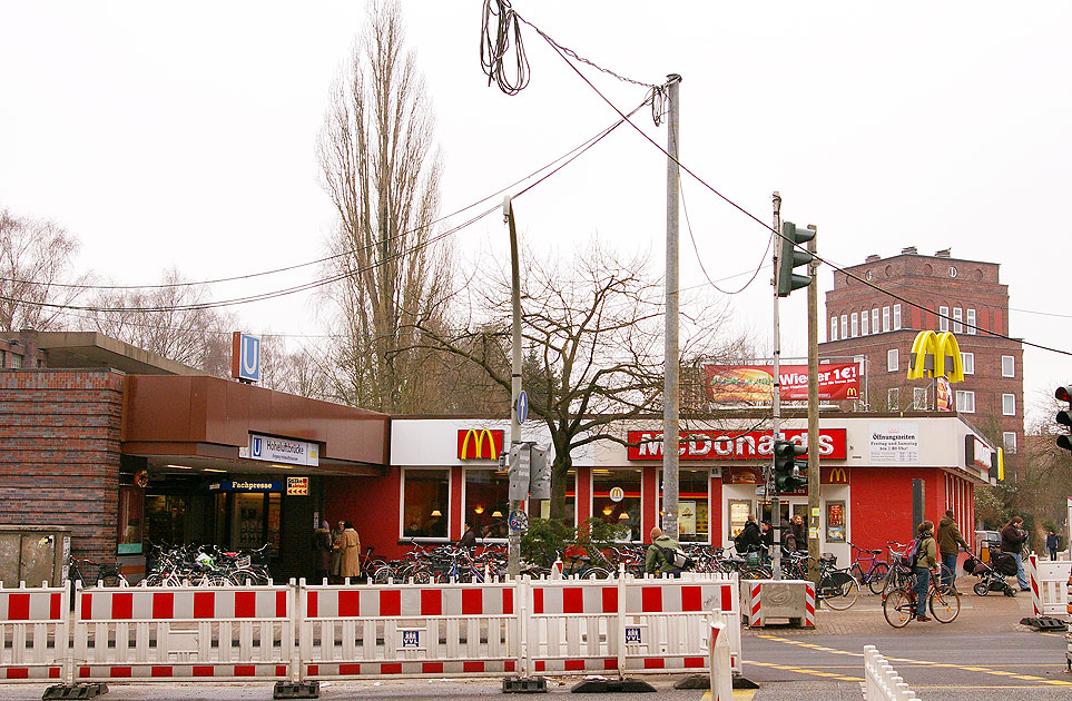Der Mc Donalds an der U-Bahn Hoheluftbr&uuml;cke
