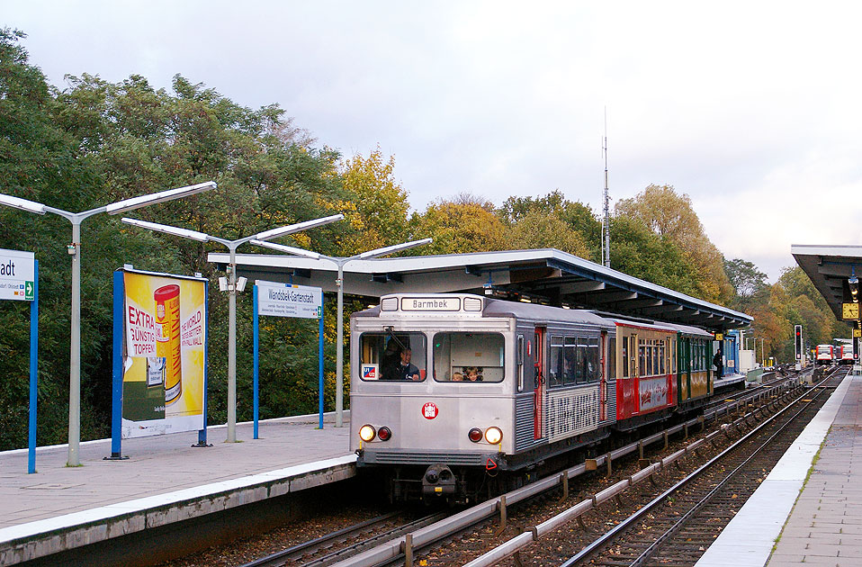 U-Bahn Museumszug - Hochbahn-Haltestelle Wandsbek-Gartenstadt
