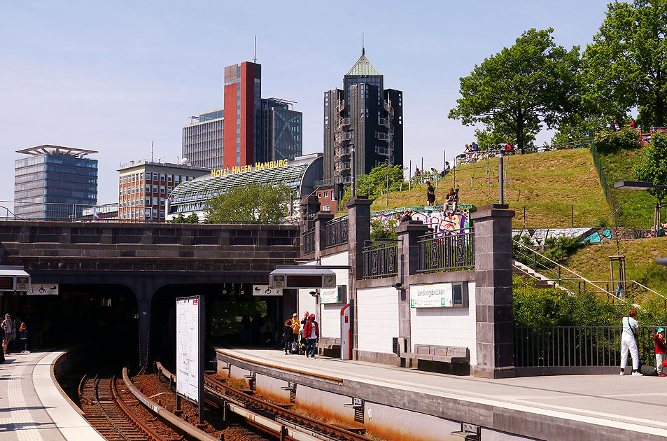 Der Bahnhof Landungsbrücken in Hamburg
