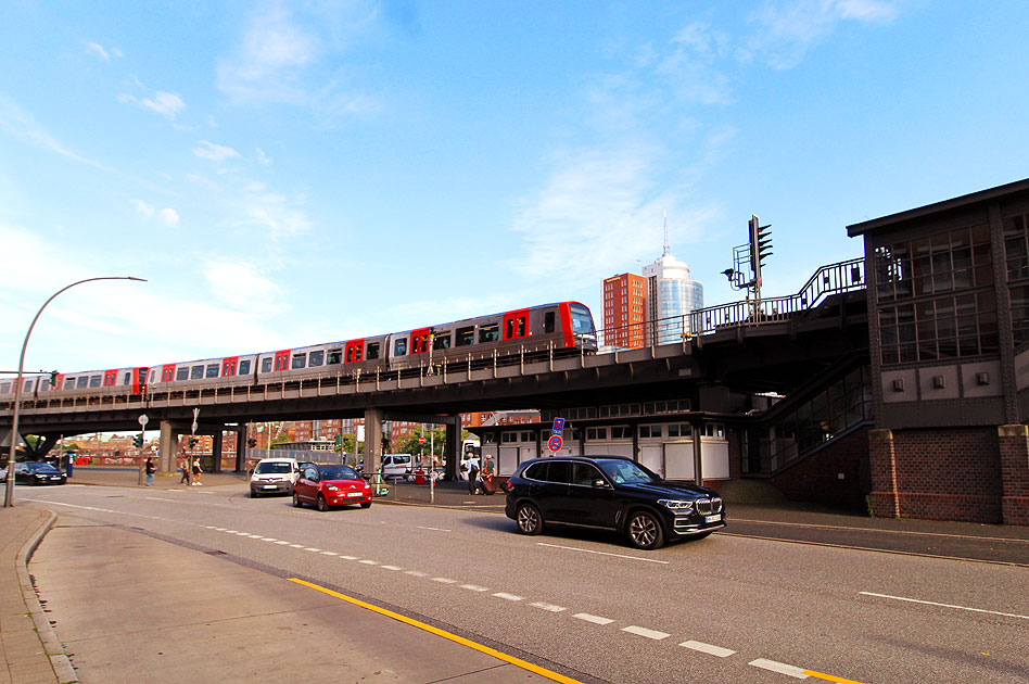 Die Hamburger Hochbahn am Baumwall