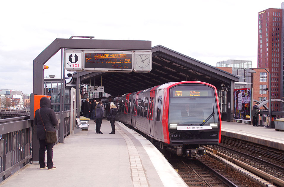 Hamburger U-Bahn DT5 - Haltestelle Baumwall