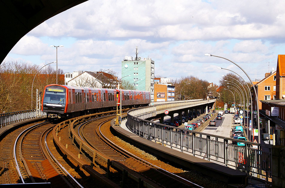 Die U-Bahn-Haltestelle Dehnhaide in Hamburg
