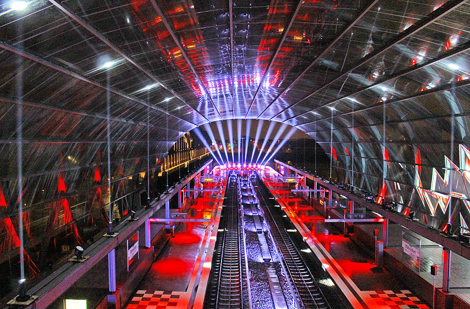 Die Eröffnung der U-Bahn-Haltestelle Elbbrücken