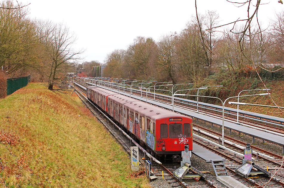 Zwei Hochbahn DT1 in der Abstellanlage Hagenbecks Tierpark in Hamburg