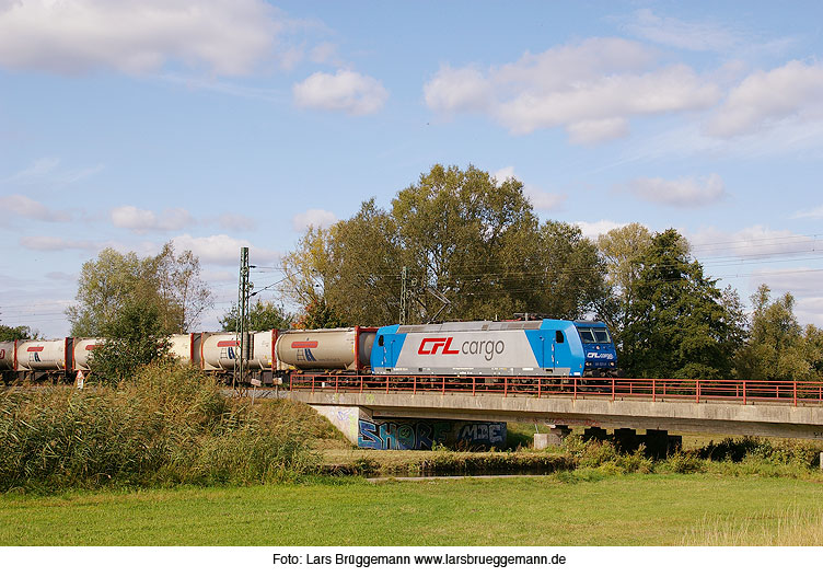 Die CFL Cargo Traxx - Lok 185 523 in Winsen auf der Luhebrücke