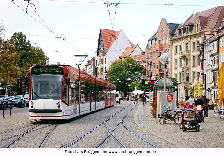 Die Straßenbahn in Erfurt am Domplatz