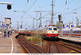 Ein TEE Sonderzug von AKE nach Westerland auf Sylt im Bahnhof Hamburg-Altona