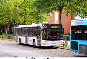 Ein MAN-Bus vom Typ NL 283 der VHH am U-Bahn-Bahnhof Hamburg-Billstedt
