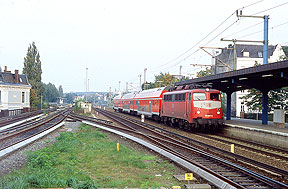 Die Lok 110 107 der DB im Bahnhof Hamburg-Bergedorf