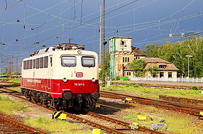 Eine Lok der Baureihe 110 in Leipzig Hbf