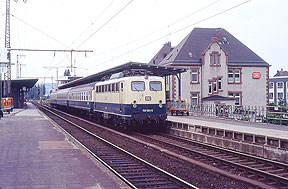 Eine Lok der Baureihe 140 im Bahnhof Herford