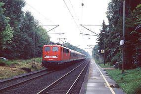 Eine Lok der Baureihe 141im Bahnhof Prisdorf