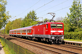 Eine Lok der Baureihe 143 in Prisdorf