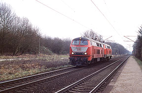 DB Baureihe 218 im Bahnhof Prisdorf