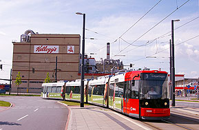 Die Bremer Straßenbahn an der Haltestelle Europahafen
