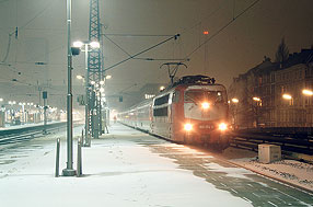 Die 103 174-9 im Bahnhof Hamburg-Altona