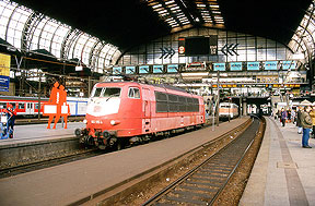 Die 103 176-4 in Hamburg Hbf